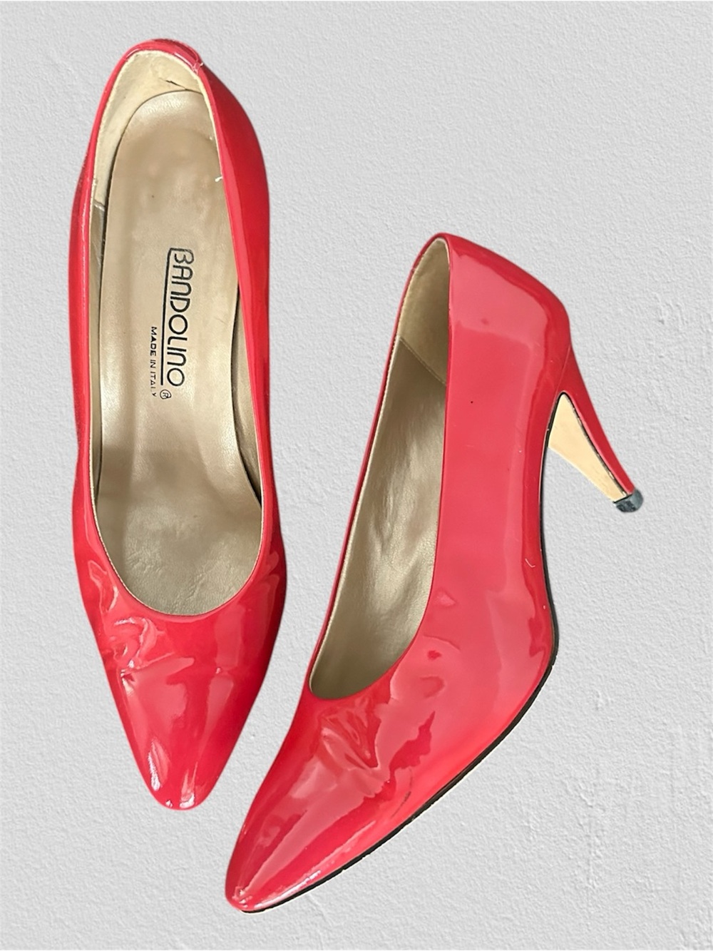 Late 80’s or early 90’s Italian BANDOLINO Hot Pink Patent Leather Heels Pumps